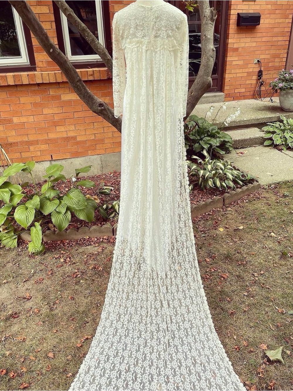 1960s Wedding Gown with Lace Train - Picture 5 of 6
